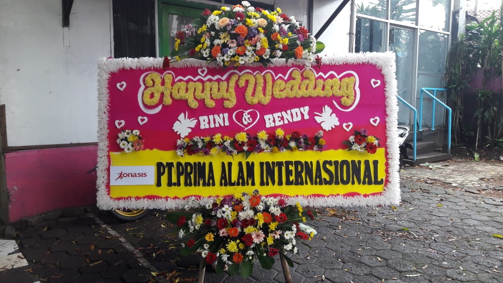 Karangan bunga papan happy wedding bandung
