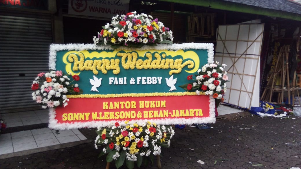 Karangan bunga papan happy wedding bandung
