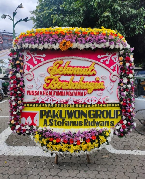 Karangan bunga papan happy wedding bandung